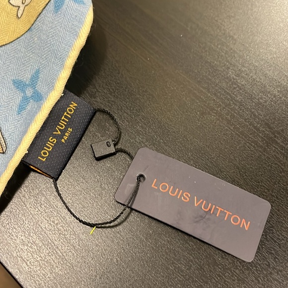 Louis Vuitton Shawl Monogram 30%Silk, 70% Cashmere including the box and ribbon - Picture 17 of 17